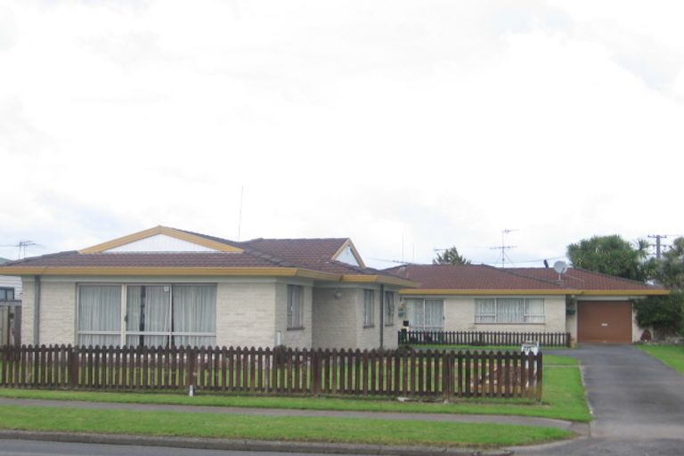Photo of property in 2/69 Settlement Road, Papakura, 2110