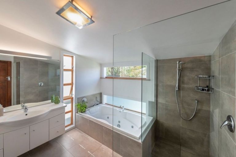 Photo of property in 71 Freyberg Street, Lyall Bay, Wellington, 6022