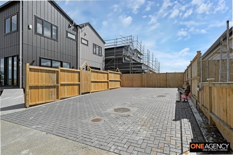 Photo of property in 18 Waimarie Drive, Karaka, 2578