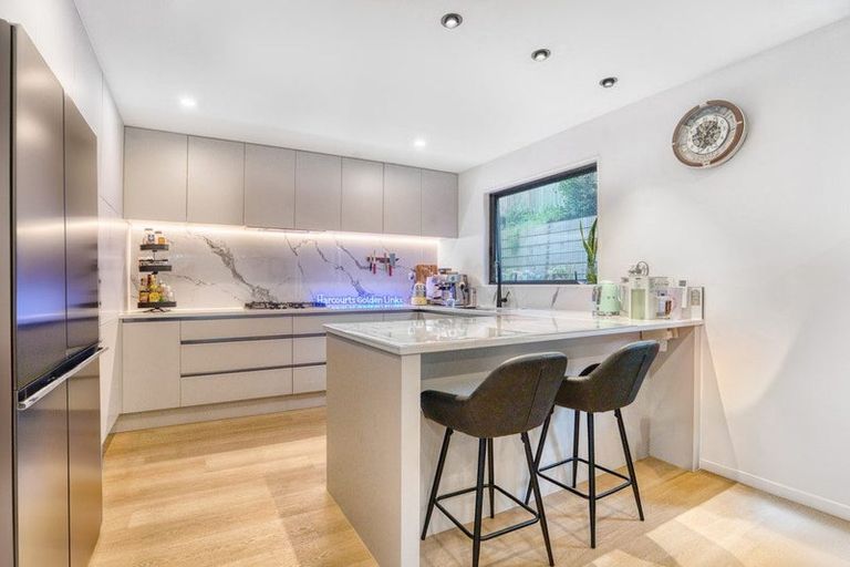 Photo of property in 152b Luckens Road, West Harbour, Auckland, 0618