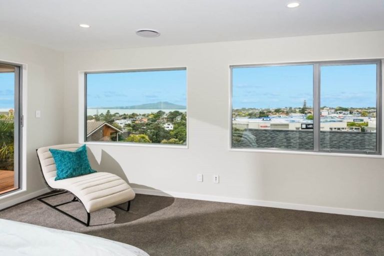 Photo of property in 19a Rangitoto Terrace, Milford, Auckland, 0620