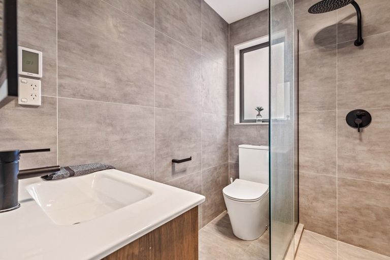 Photo of property in 4 Hea Road, Hobsonville, Auckland, 0616