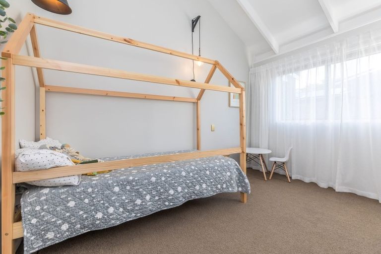 Photo of property in 18a Rosario Crescent, Red Beach, 0932