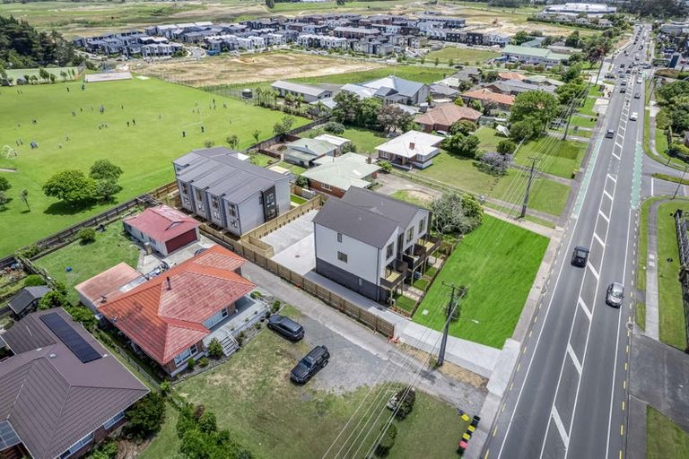 Photo of property in 4/504 Don Buck Road, Massey, Auckland, 0614