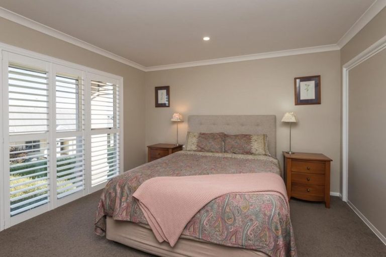 Photo of property in 2 Seclusion Lane, Parklands, Christchurch, 8083