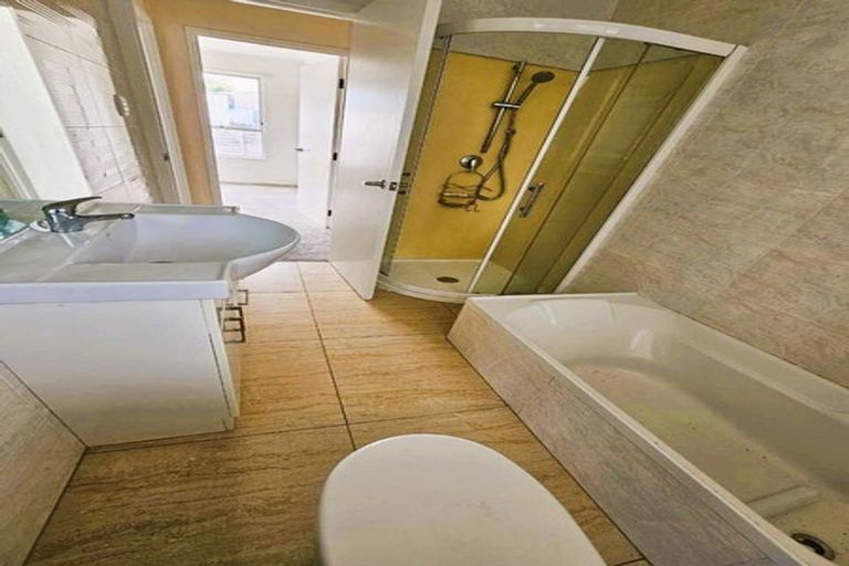 Photo of property in 15 Pixie Place, Pakuranga Heights, Auckland, 2010