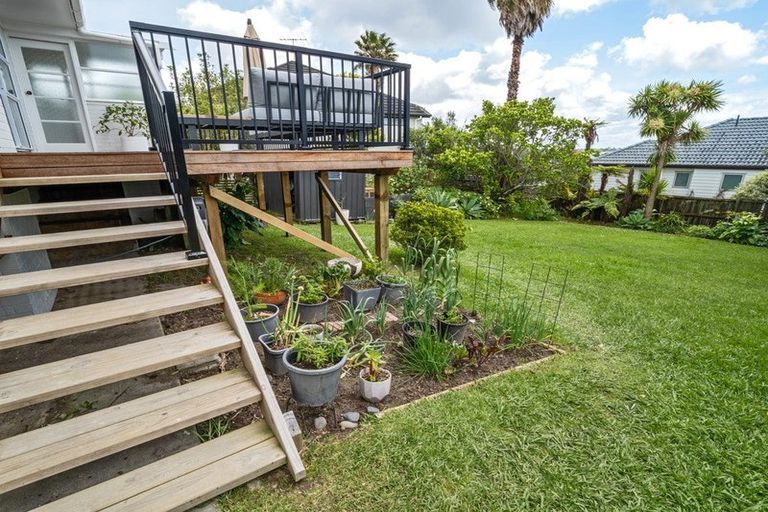 Photo of property in 3/619 Beach Road, Rothesay Bay, Auckland, 0630