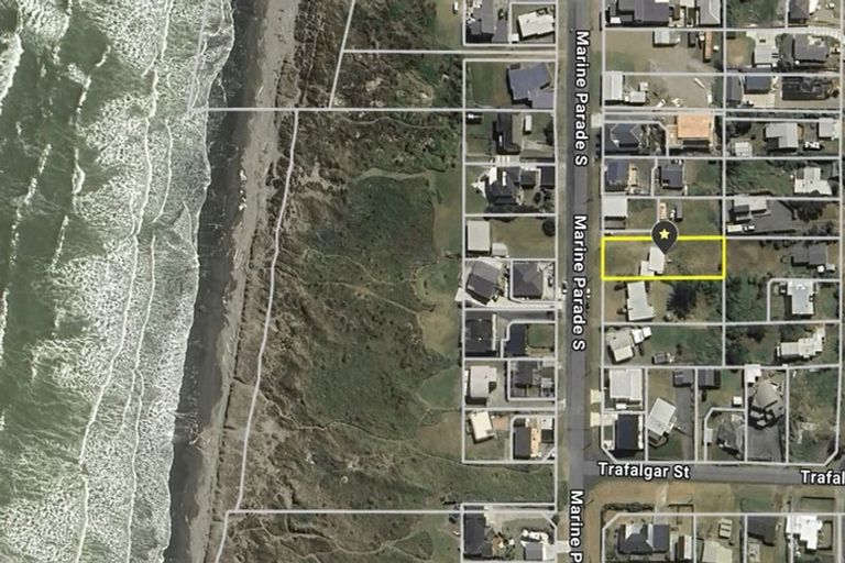 Photo of property in 23 Marine Parade South, Foxton Beach, Foxton, 4815