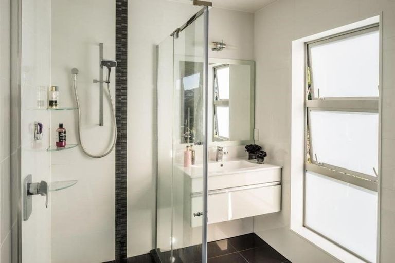 Photo of property in 202 Westchester Drive, Churton Park, Wellington, 6037