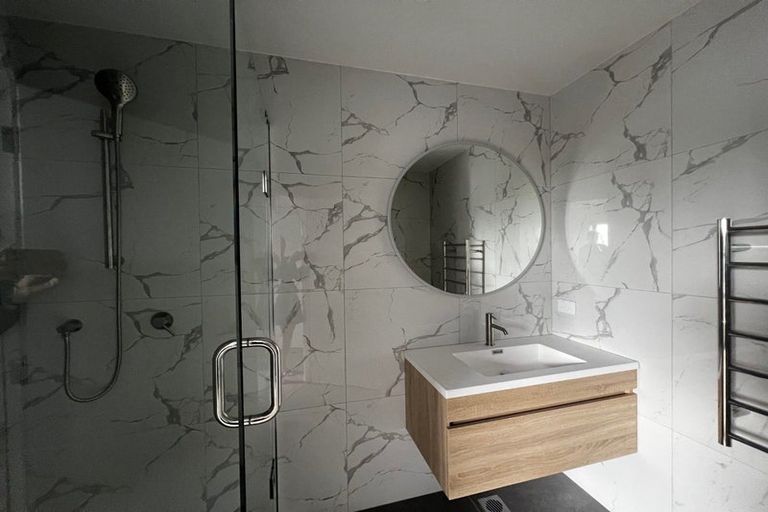 Photo of property in 21 Divich Avenue, Te Atatu South, Auckland, 0610