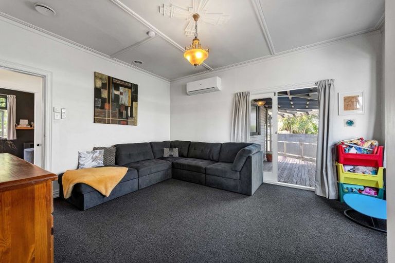 Photo of property in 263 Huatoki Street, Upper Vogeltown, New Plymouth, 4310