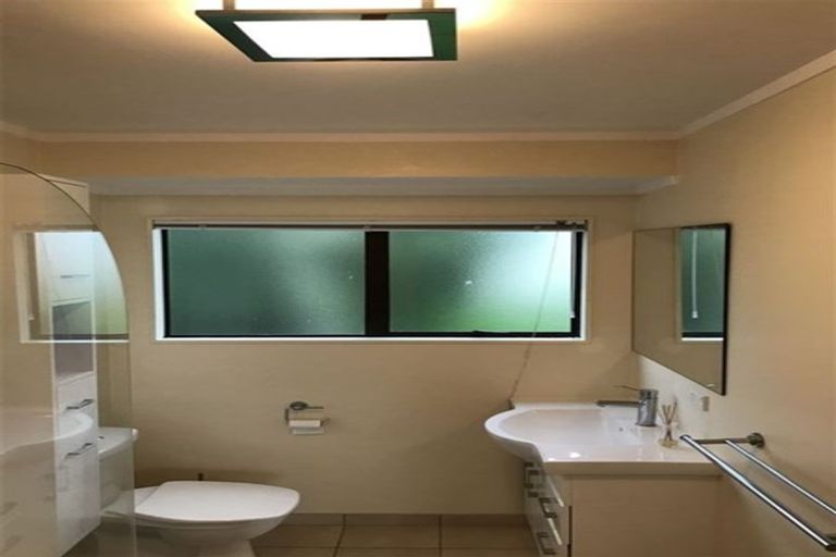 Photo of property in 8a Croydon Road, New Lynn, Auckland, 0600