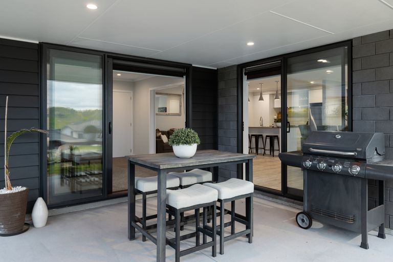 Photo of property in 2 Moira Close, Welcome Bay, Tauranga, 3175