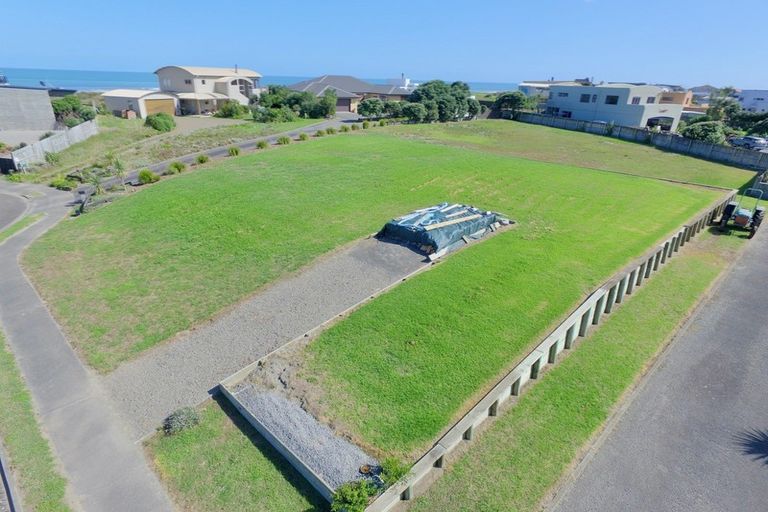 Photo of property in 8 Ngati Huia Place, Waitarere Beach, Levin, 5510