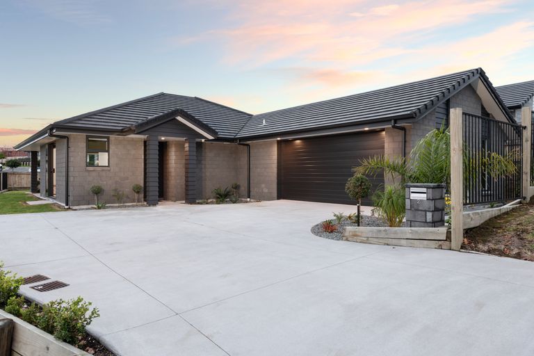 Photo of property in 2 Moira Close, Welcome Bay, Tauranga, 3175