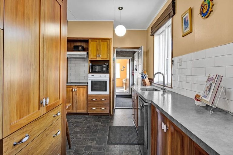 Photo of property in 70 Collins Street, Hawera, 4610