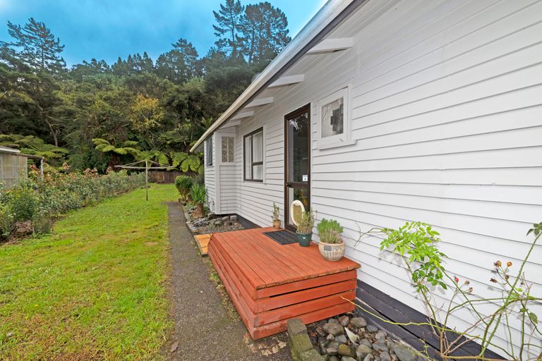Photo of property in 21a Birdwood Road, Swanson, Auckland, 0612
