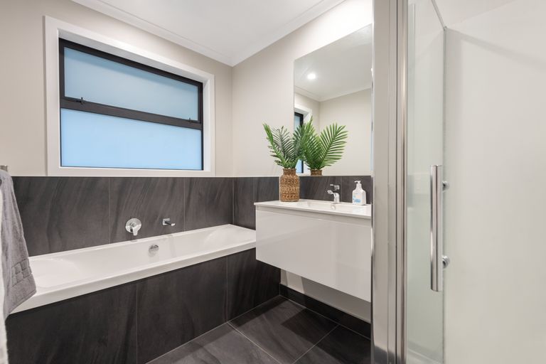 Photo of property in 2 Moira Close, Welcome Bay, Tauranga, 3175