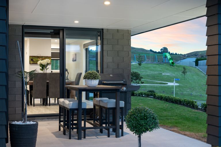 Photo of property in 2 Moira Close, Welcome Bay, Tauranga, 3175