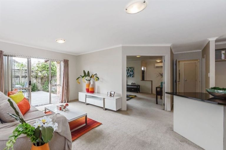 Photo of property in 5 Saltwood Street, Red Beach, 0932