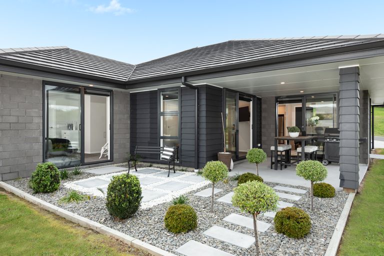 Photo of property in 2 Moira Close, Welcome Bay, Tauranga, 3175