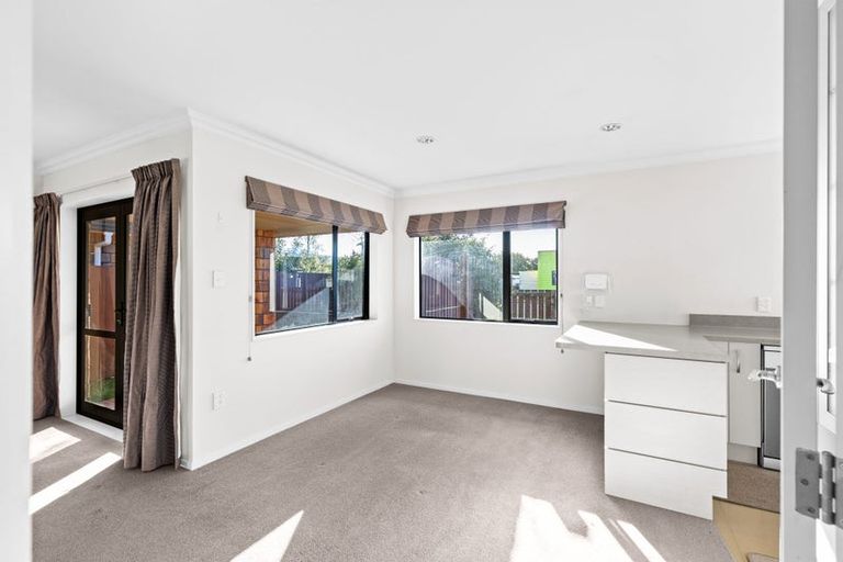Photo of property in 215 Park Road, Hokowhitu, Palmerston North, 4410