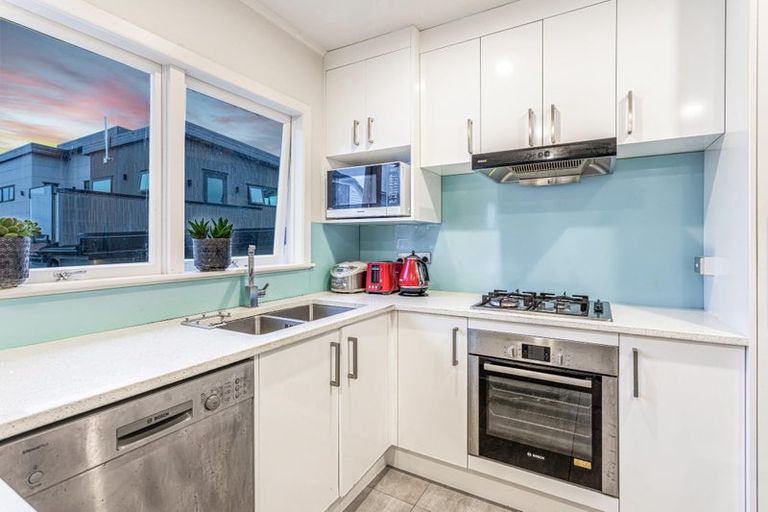 Photo of property in 111 Colwill Road, Massey, Auckland, 0614