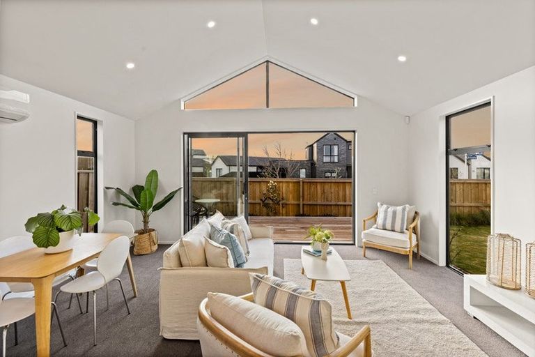 Photo of property in 1/1 Hebe Lane, Northwood, 8051