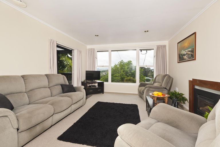 Photo of property in 2 Hilltop Avenue, Morningside, Whangarei, 0110