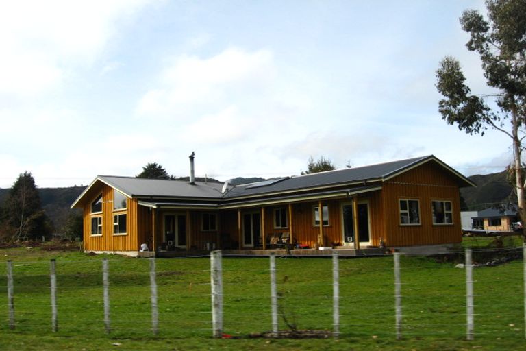 Photo of property in 5 Racecourse Road, Reefton, 7830