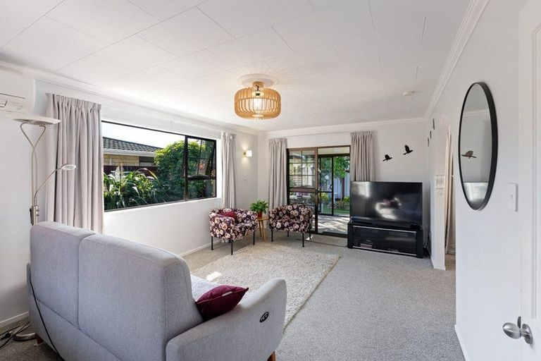Photo of property in 56a Rewarewa Crescent, Waikanae, 5036