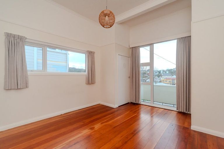 Photo of property in 37 Ara Paiwhenua, Tawa, Wellington, 5028