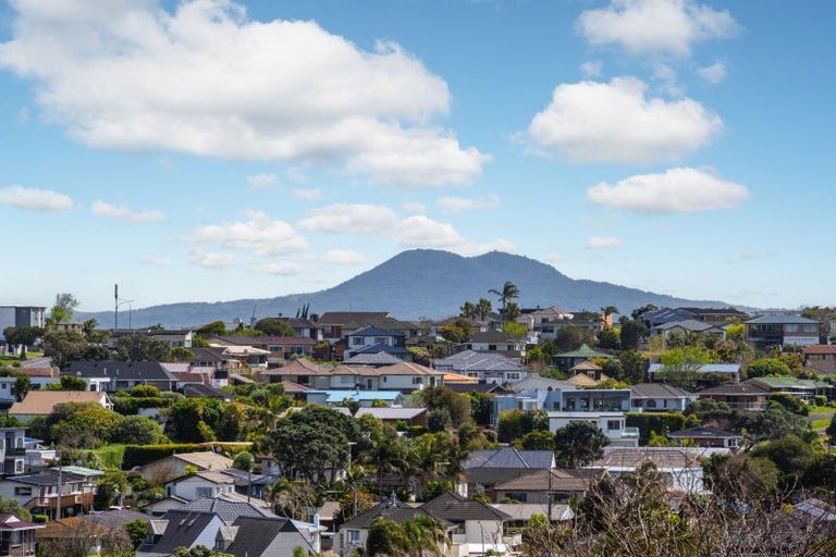 Photo of property in 6 Dorrington Place, Eastern Beach, Auckland, 2012