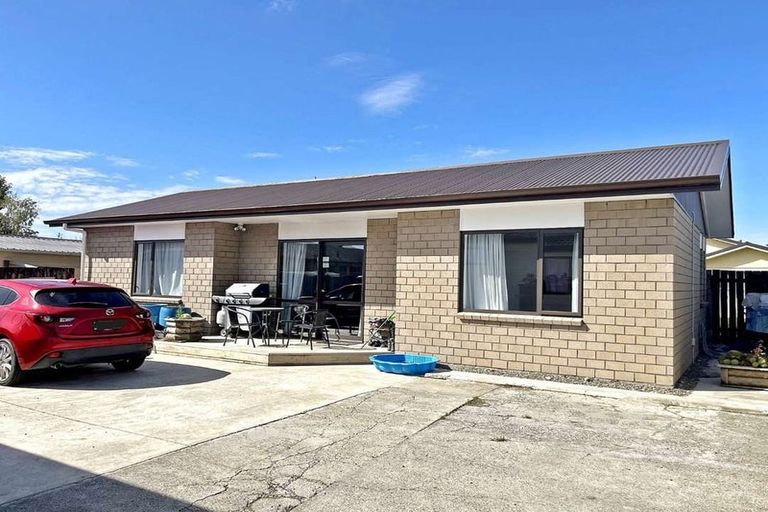 Photo of property in 9 Colonial Place, Kelvin Grove, Palmerston North, 4414