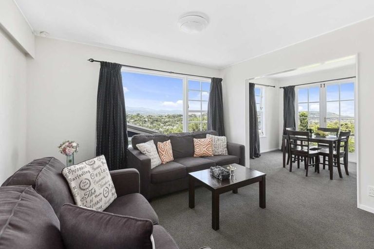 Photo of property in 90 Akaroa Drive, Maupuia, Wellington, 6022