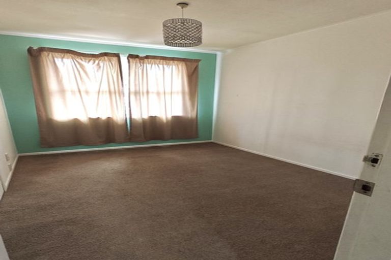 Photo of property in 38 Cutler Street, New Lynn, Auckland, 0600