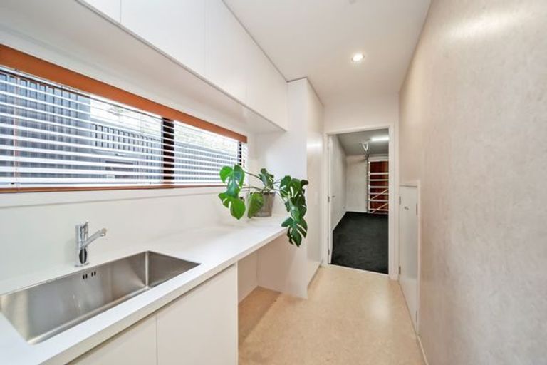 Photo of property in 2/28 Bayly Road, Moturoa, New Plymouth, 4310
