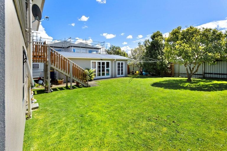 Photo of property in 9 Stokes Avenue, Te Atatu Peninsula, Auckland, 0610