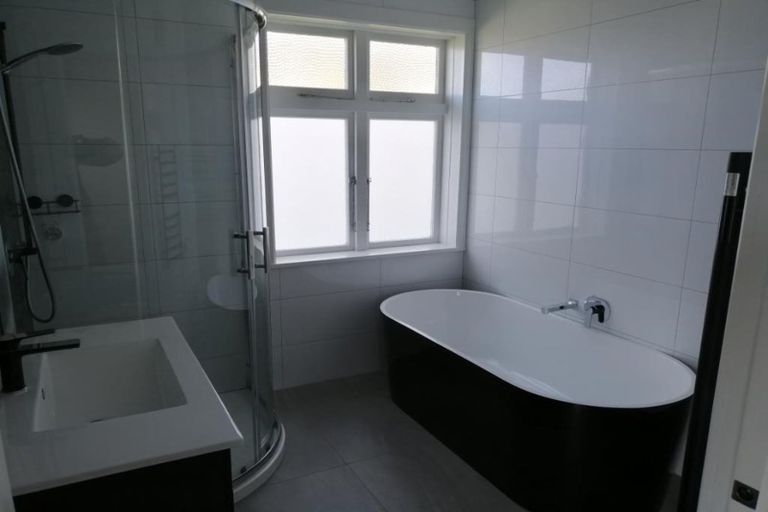Photo of property in 10f1- Victoria Street, Ebdentown, Upper Hutt, 5018