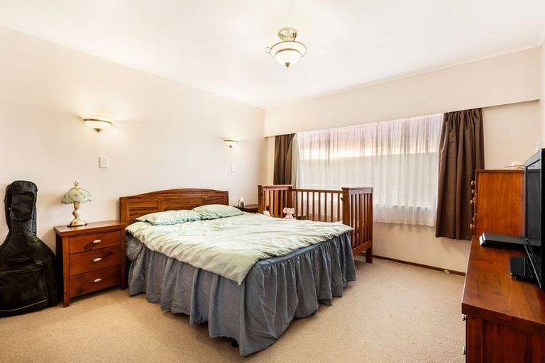 Photo of property in 1/71 Royal View Road, Te Atatu South, Auckland, 0610