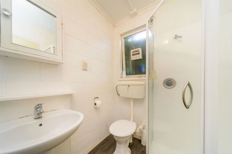 Photo of property in 12 Westmere Place, Takaro, Palmerston North, 4412