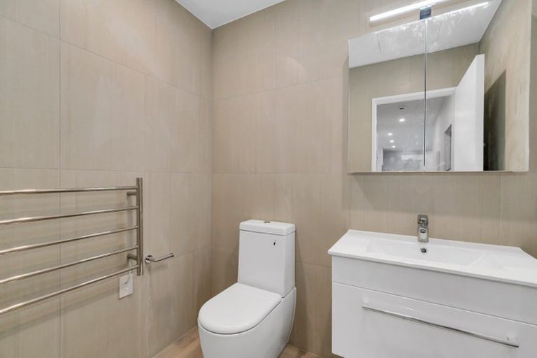 Photo of property in 103/165 Lake Road, Northcote, Auckland, 0627