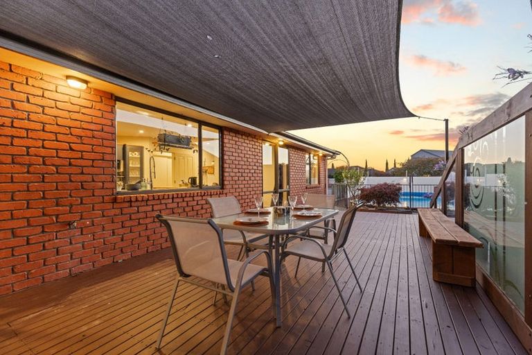 Photo of property in 10 Courtfield Close, Parklands, Christchurch, 8083