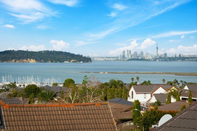Photo of property in 27 Cherub Place, West Harbour, Auckland, 0618