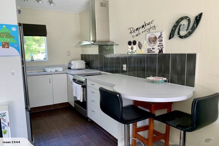 Photo of property in 13f2 Oswald Crescent, Paparangi, Wellington, 6037
