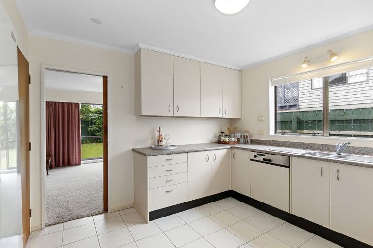 Photo of property in 32 De Menech Grove, Avalon, Lower Hutt, 5011