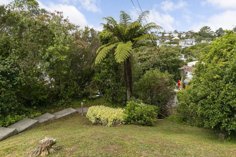 Photo of property in 133 Newlands Road, Newlands, Wellington, 6037