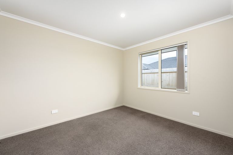 Photo of property in 28 Rainey Crescent, Papamoa Beach, Papamoa, 3118