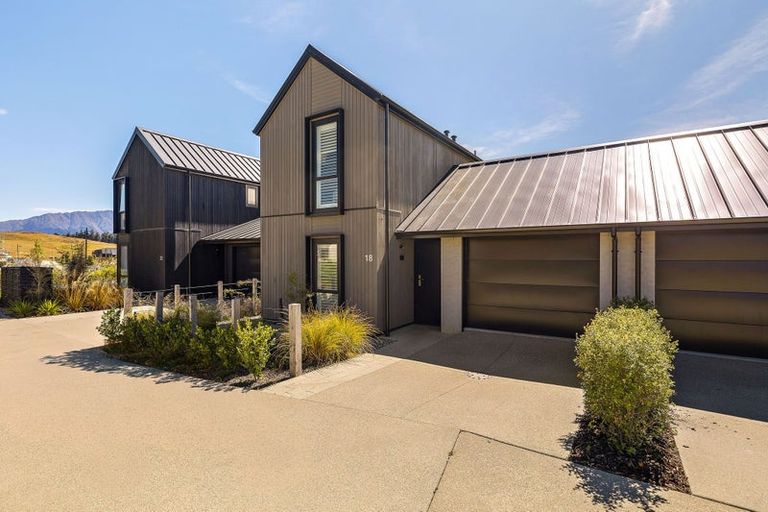 Photo of property in 18 Chapman Way, Jacks Point, 9371