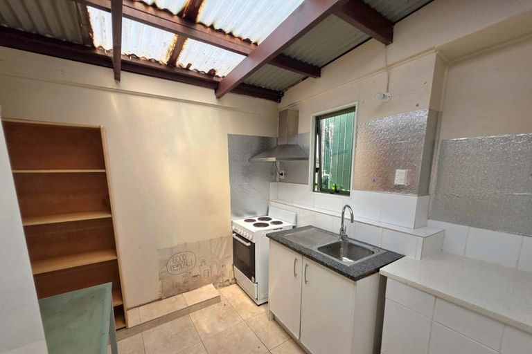 Photo of property in 37 Sunset Road, Totara Vale, Auckland, 0632